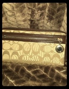 Coach Daisy Wallet/Wristlet